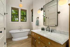Spacious 4BR Luxury Home in Poipu