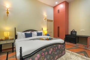 SaffronStays Mont Tierra - 4BR modern villa with lawn, bonfire, indoor games & themed rooms, Dehradun