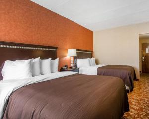 Queen Room with Two Queen Beds - Non-Smoking room in Quality Inn Vineland – Millville