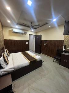 Relax Stay - Near Anand Vihar Railway Station