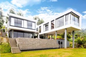 BugenVilla Bandung, 4BR, Heated Swimming Pool