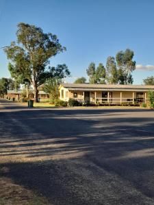Narromine Aerodrome Tourist Park and Motel