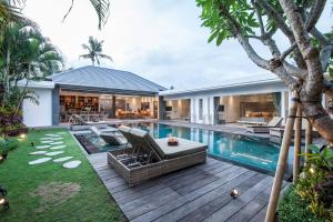 Chill out in a luxurious 4 BR villa Seminyak