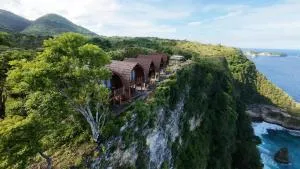 Suwehan Beach Cliff House by BIJAK - Tanglad