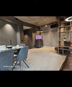 Happy Inn VIP Lounge, self check-in, parking