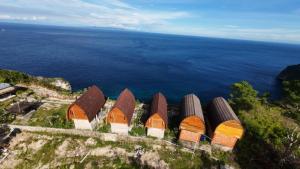 Suwehan Beach Cliff House by BIJAK