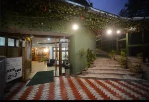 Hotel Lake View Inn - 乞拉朋齐