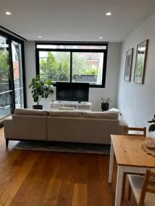 2 bedroom gem - Essendon