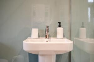 Stunning Eco-Retreat Pods in Old Chalford!