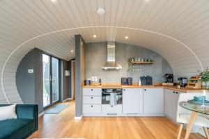 Stunning Eco-Retreat Pods in Old Chalford!