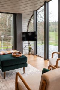 Stunning Eco-Retreat Pods in Old Chalford!