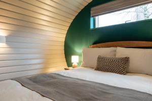 Stunning Eco-Retreat Pods in Old Chalford!