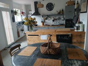 Maison coeur de village 220 m2 piscine clim