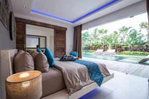 Spacious 4 BR villa Seminyak garden and pool