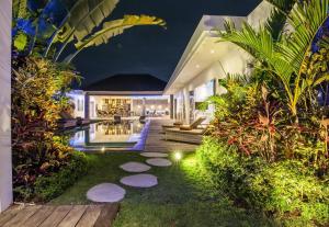 Spacious 4 BR villa Seminyak garden and pool