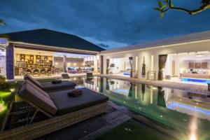 Spacious 4 BR villa Seminyak garden and pool