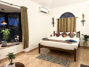 Turquoise 5bhk Villa in Arpora 5mins to Baga