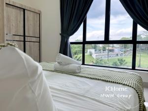 Impian Senibong Family suites 2min to Permas Golf Club By MWM