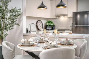 Luxury 2BR, Yas Island by Ferrari World & Yas Mall