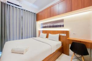 Fully Furnished and Simply Studio at Sky House BSD Apartment By Travelio