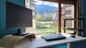 Large Stylish 2-bedroom apt near ski road, 5 min to Gondola & Bar Street