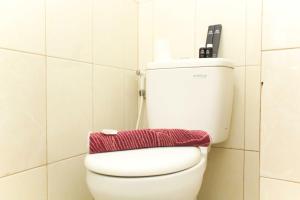 Minimalist and Comfort Living Studio Apartment Springlake Summarecon Bekasi By Travelio