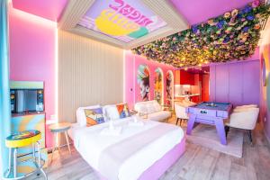 Capsule Flora business bay view Burj Khalifa-pool table-game arcade-Projector-Playstation 5