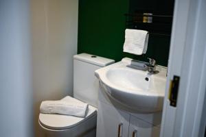 Central 1BR Apartment Sleeps 4, Georgian Townhouse, Near London Liverpool Street, Super Central London, Beautifully Designed