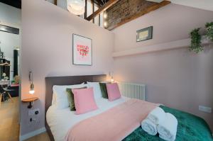 Central 1BR Apartment Sleeps 4, Georgian Townhouse, Near London Liverpool Street, Super Central London, Beautifully Designed