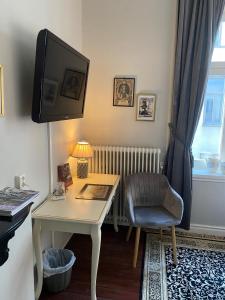 Single Room room in Strand Hotel