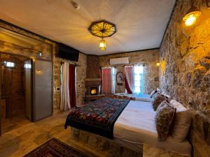 canela cave hotel
