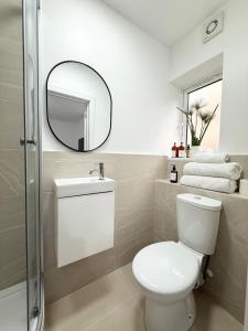 Bright Studio in Old Street 2