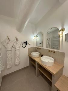 Hotels Mas des Romarins, The Originals Relais : photos des chambres