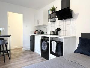 Modern studio in Old Street 3