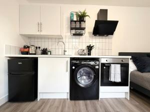 Modern studio in Old Street 3