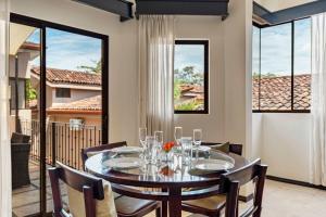 Dual Kitchens, Pool, 3-min walk to the Beach
