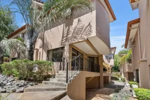 Charming Villa Walking Distance to the Beach - Coco