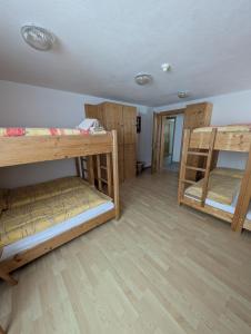 Gasthaus Post, Obermutten