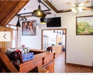 Laung Prabang museum inn& travel