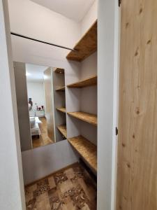 Квартира посуточно в центрі Полтави біля ЦУМу з власною закритою парковкою Документи лля відрядження Мережа Alex Apartments