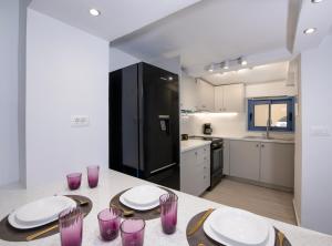 Blue Balcony - Boutique Beachfront Suite with Private Parking Spot near Chania Old Harbor