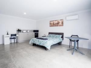 Guest Room with Ensuite & Private Entrance by P2 Living