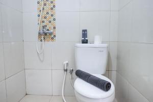 Comfortable and Well Appointed Studio Apartment Supermall Mansion By Travelio