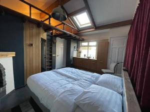 Wellness bungalow met privésauna en hot tub - Glamping aan de Maas