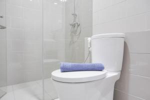 Nice and Comfort 1BR at Citralake Suites Apartment By Travelio