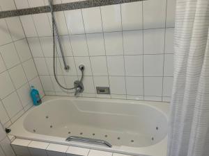 Bahnhofsnahe, ruhige und sonnige 2 Zimmerwohnung in der Mosbacher Straße