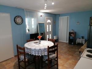 Pomegranate Seaside Corner