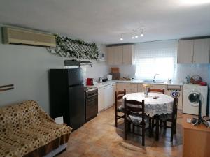 Pomegranate Seaside Corner