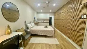 Modern Studio Room Retreat - Dalby