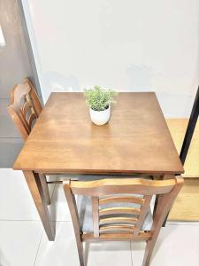 Luxurious condo with City View in Horizons 101